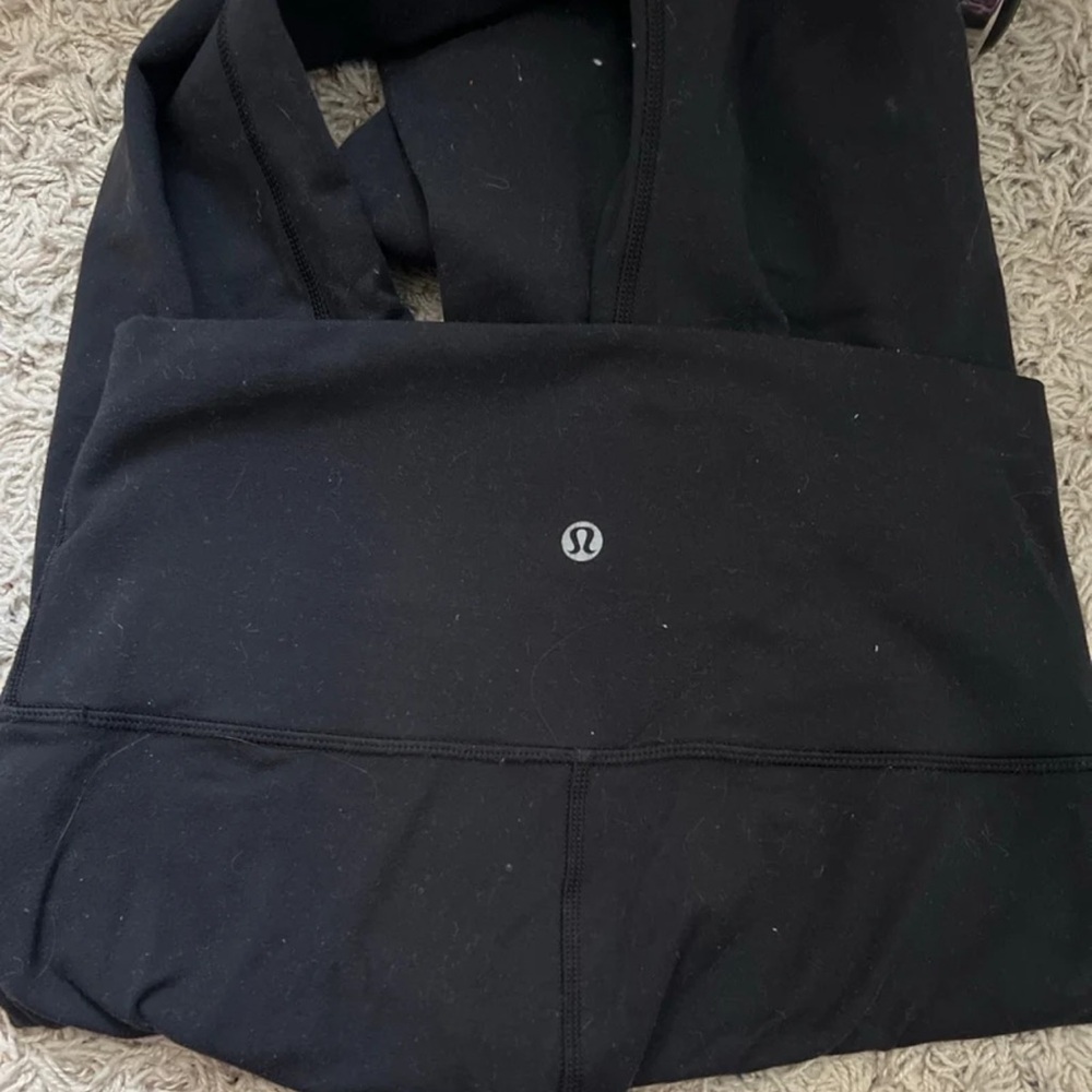 Lululemon Size 6 wunder unders 28 inch inseam